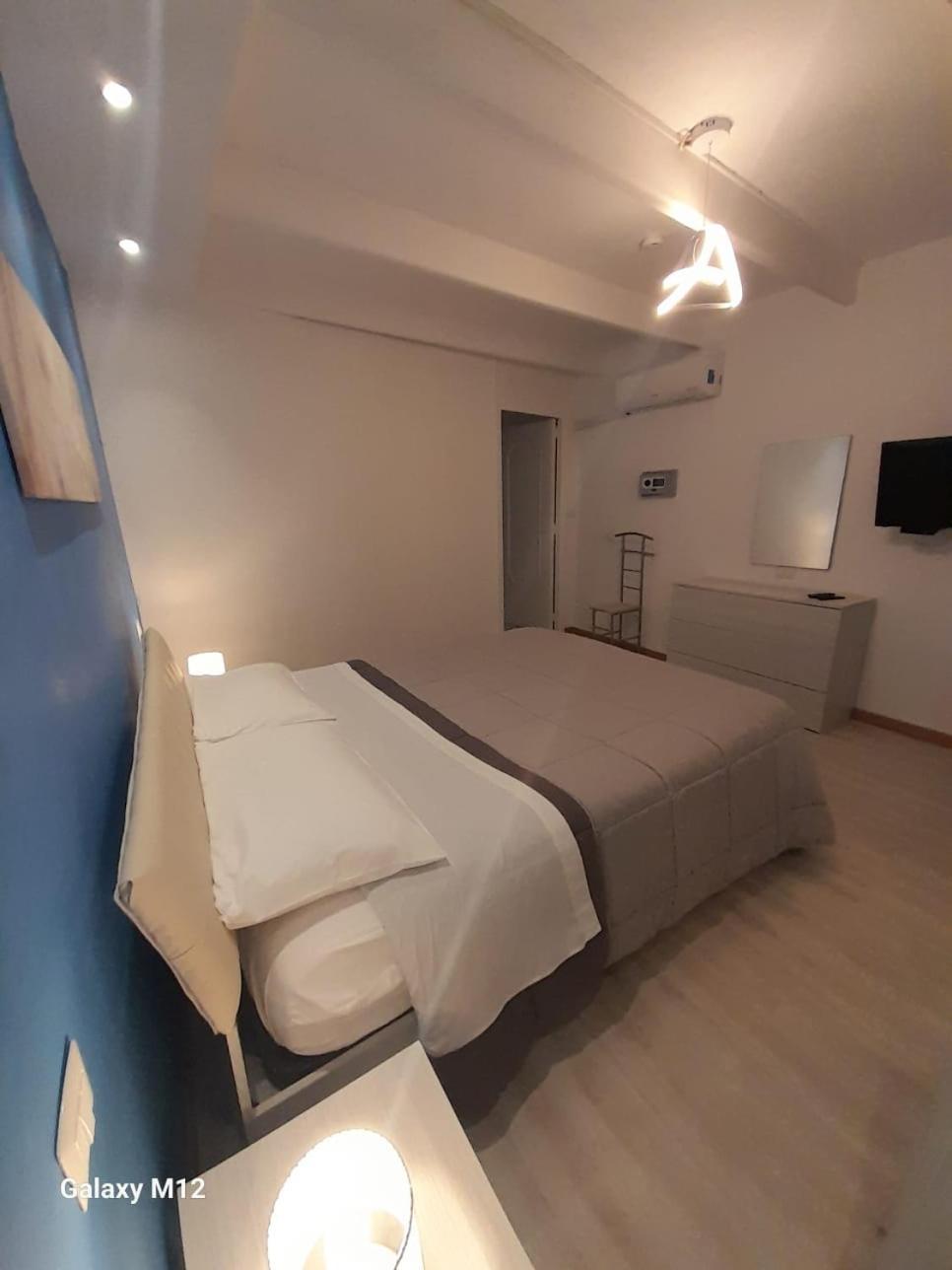 Residenza Mena Marina Corricella Apartment Прочида Екстериор снимка